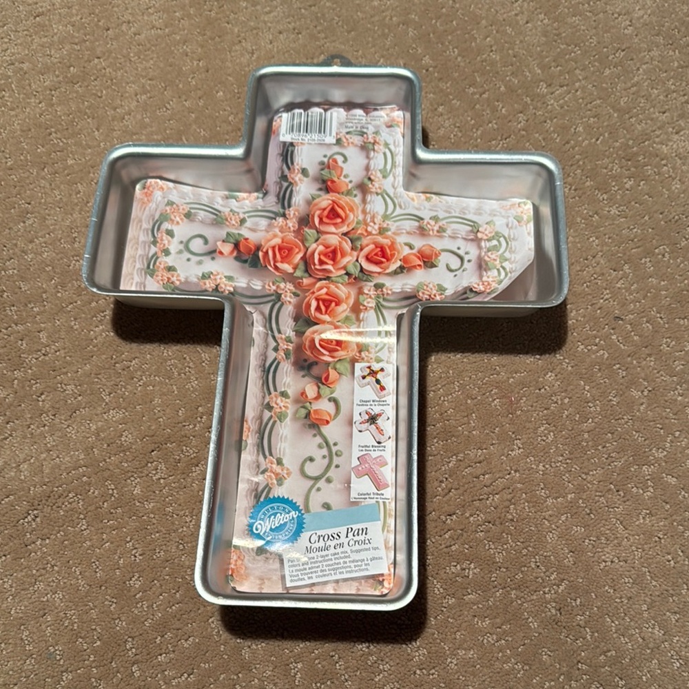 Wilton Cross Pan with Floral Design